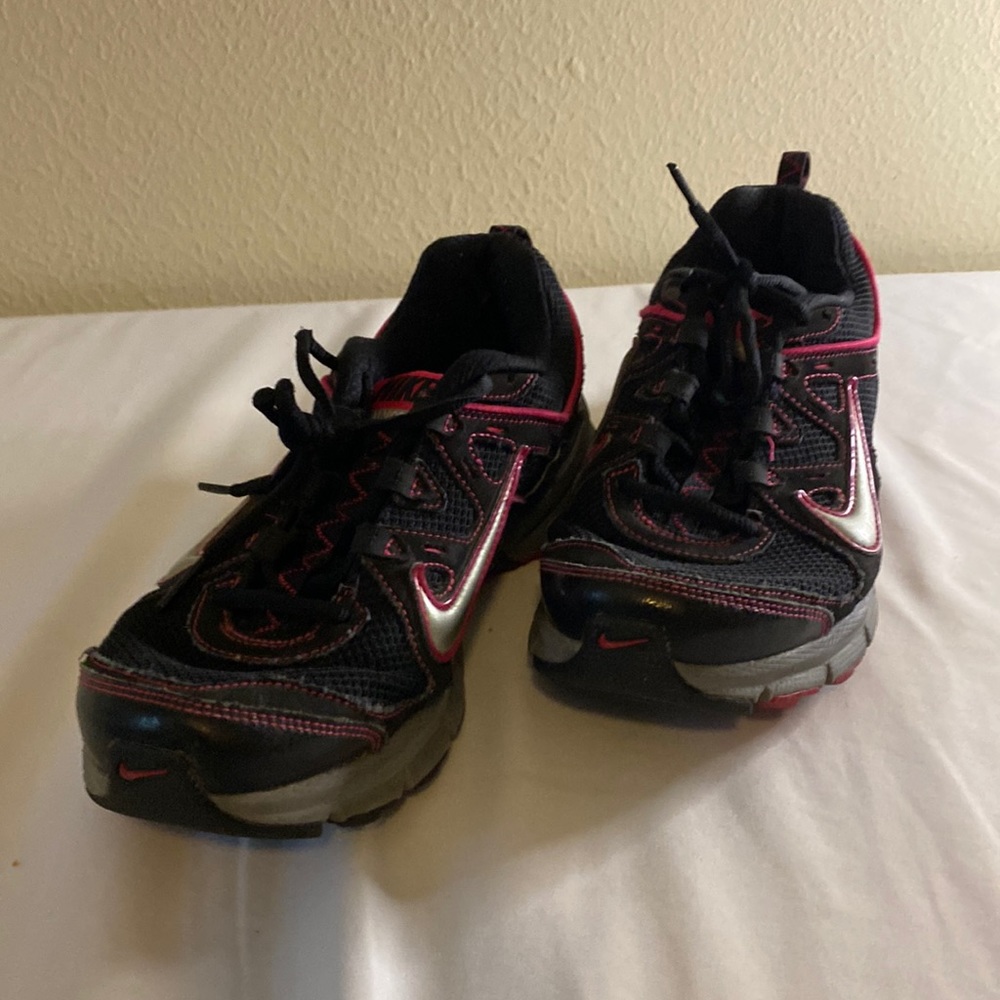 Nike air Alvord 9 womens running shoes size 7 Black/Pink (A6)